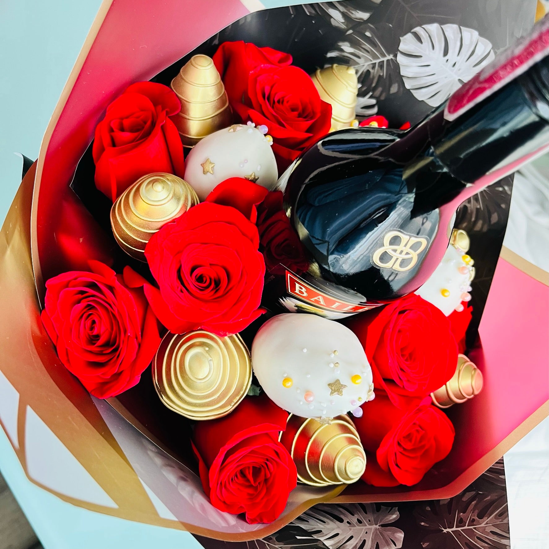 The Midnight Rose & Baileys Celebration Bouquet (700ml)