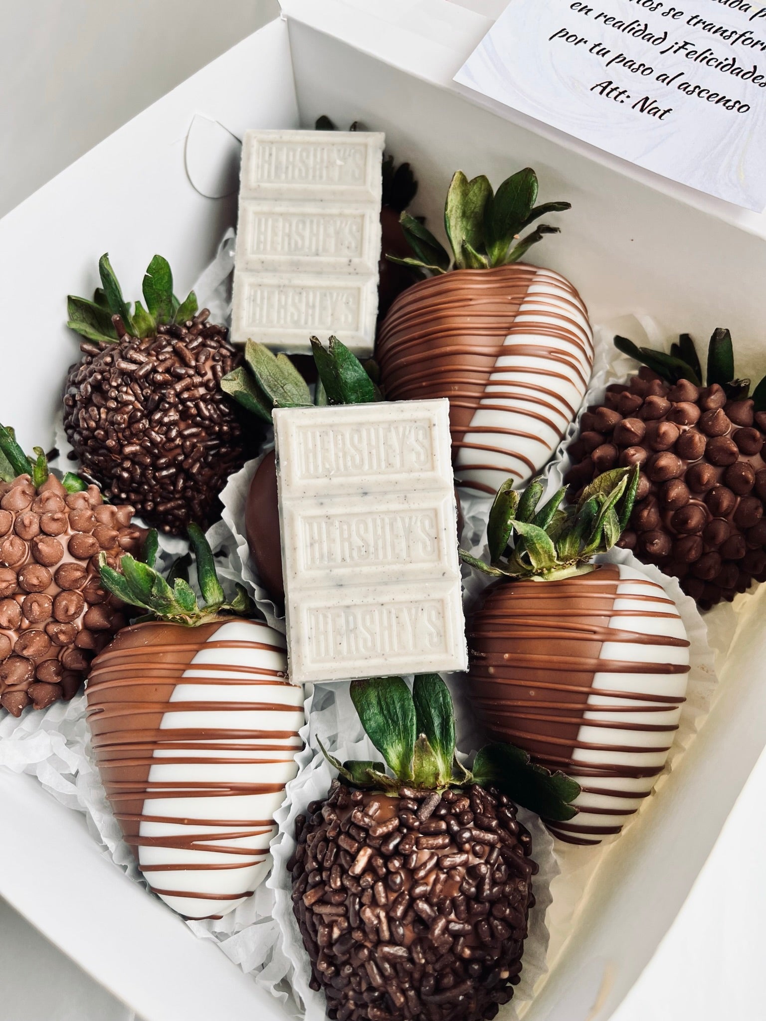 The Hershey’s & Artisan Strawberry Choice Gift Box